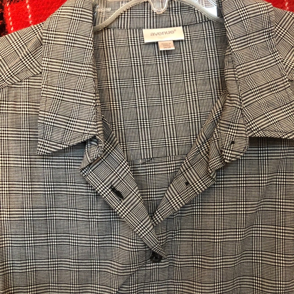 Crisp cotton in black & white plaid blouse